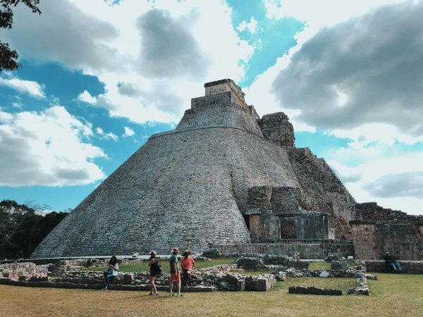 Quelle croisière permet de visiter des sites archéologiques mayas au Mexique?