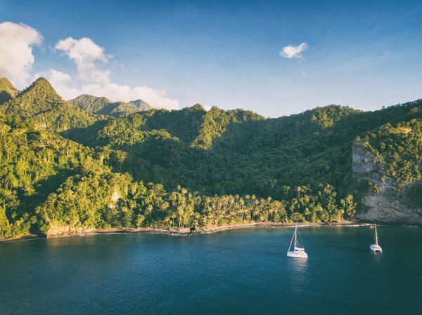 Quels sont les secrets pour une navigation réussie en voilier dans les Caraïbes : itinéraires et saisons ?